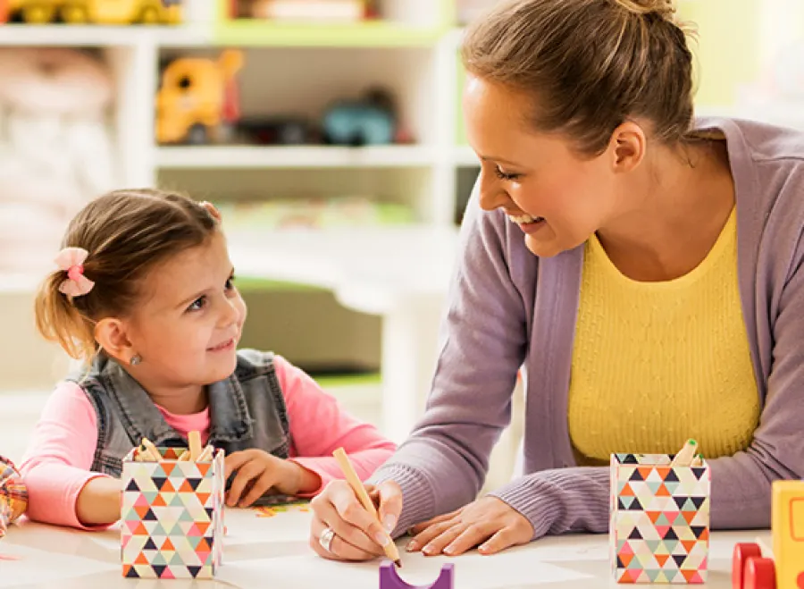 Nauczycielka z uczniem