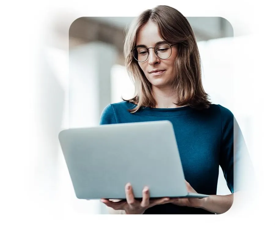 NEON system, laptop i książka