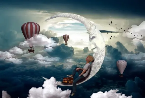 Senny obrazek dziecka siedzącego na sierpie księżyca pośród chmur.