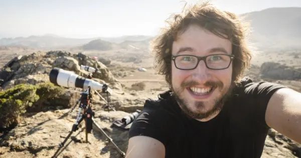 Karol Wójcicki z teleskopem.