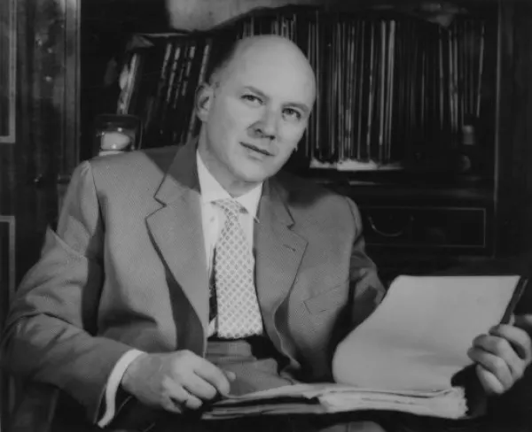 Jan Nowak-Jeziorański w gabinecie, fotografia z okresu powojennego.